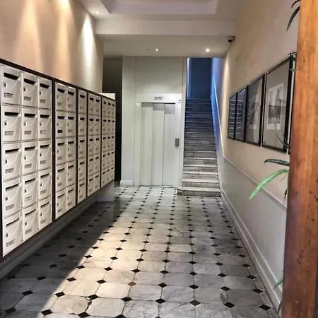Eugenie Hyper Center 3 2 Bedrooms 아파트