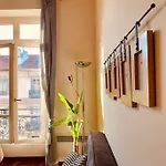 Eugenie Hyper Center 3 2 Bedrooms