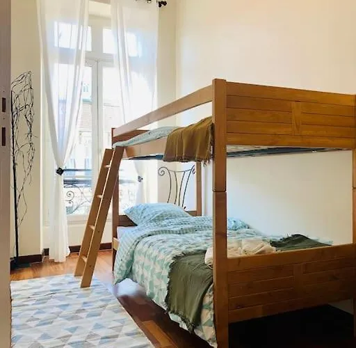 Eugenie Hyper Center 3 2 Bedrooms