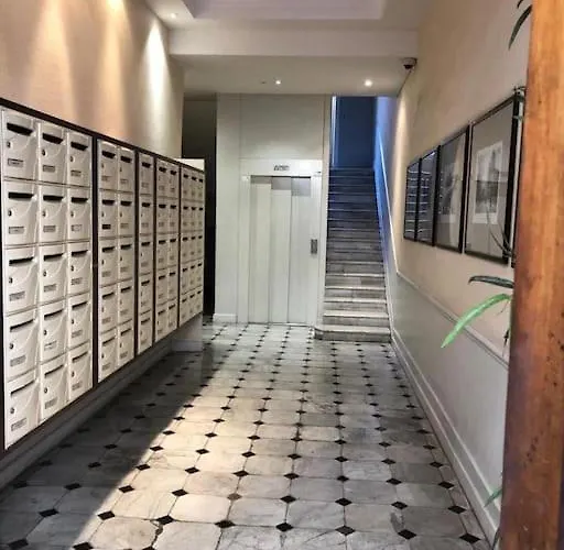 Eugenie Hyper Center 3 2 Bedrooms Apartmán