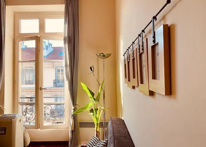 Eugenie Hyper Center 3 2 Bedrooms