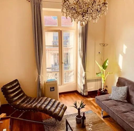Eugenie Hyper Center 3 2 Bedrooms דירה