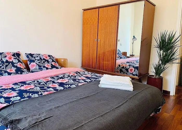 Eugenie Hyper Center 3 2 Bedrooms *